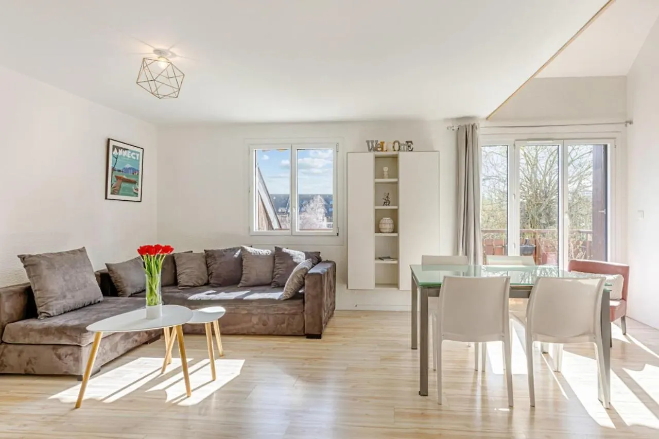 Sunny Duplex W Balcony And Parking 5 Min From The Lake In Annecy - Welkeys Apartamento