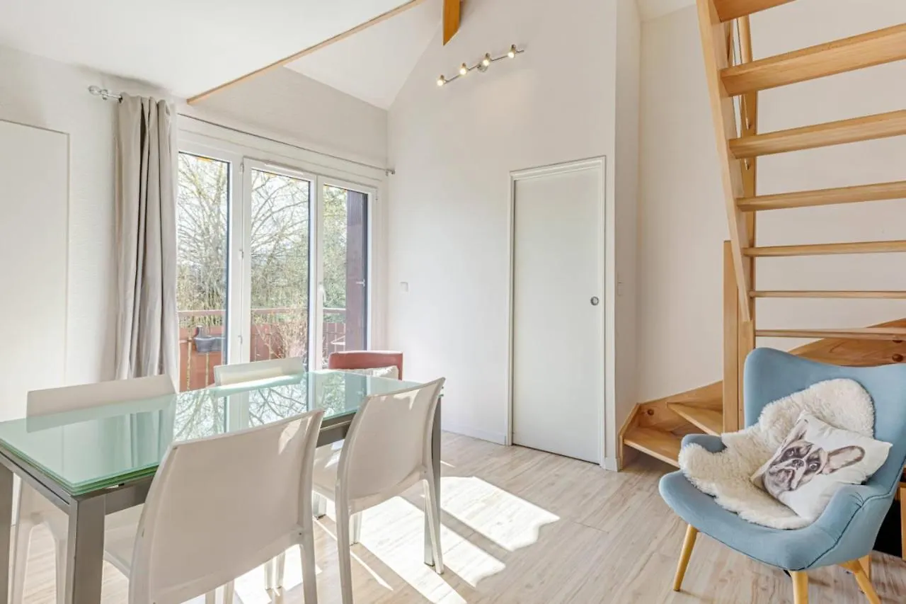 Sunny Duplex W Balcony And Parking 5 Min From The Lake In Annecy - Welkeys Apartamento França